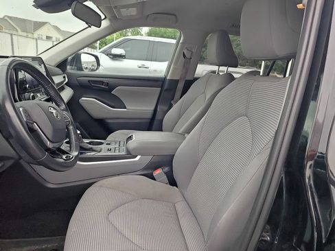 Used 2020 Toyota Highlander LE AWD/4WD image 6