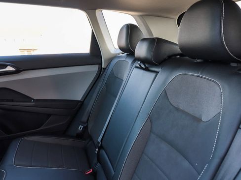 Used 2022 Volkswagen Taos SE w/ Panoramic Sunroof Package image 19