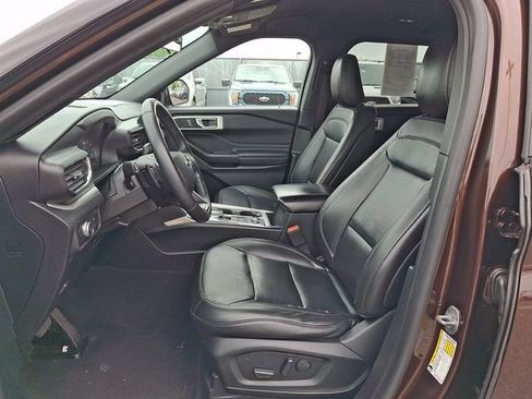 Certified 2020 Ford Explorer XLT w/ Equipment Group 202A AWD/4WD image 14