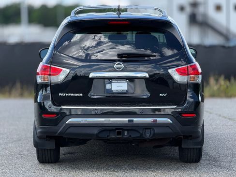 Used 2015 Nissan Pathfinder SV w/ Trailer Tow Package FWD image 4