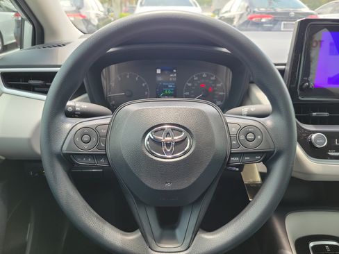 Used 2025 Toyota Corolla LE FWD image 23