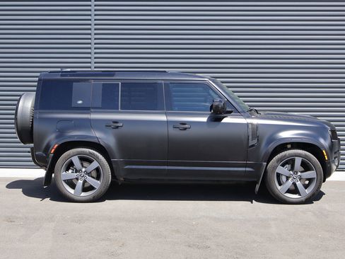 Used 2024 Land Rover Defender 110 X-Dynamic SE AWD/4WD image 4