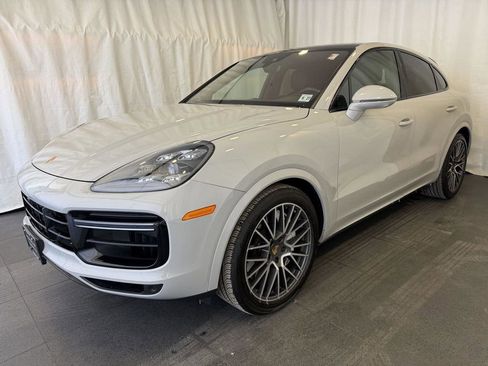 Certified 2022 Porsche Cayenne Turbo AWD/4WD image 1