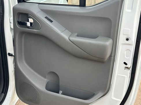 Used 2015 Nissan Frontier Desert Runner image 16