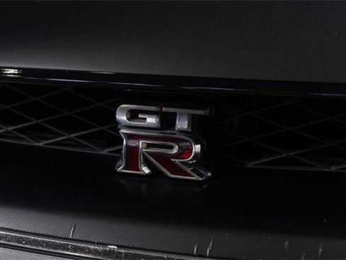 Used 2015 Nissan GT-R Premium image 23
