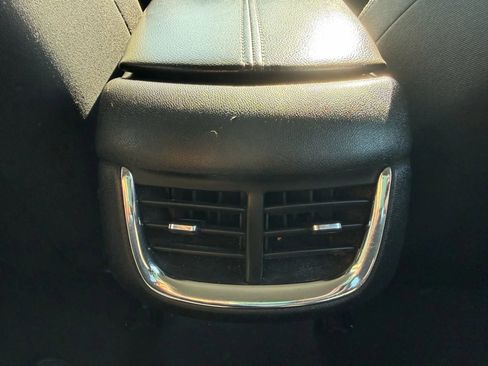 Used 2021 Chevrolet Malibu LT FWD image 12