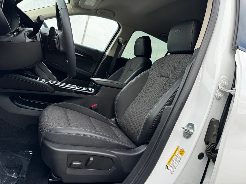 Used 2022 Buick Envision Preferred AWD/4WD image 5