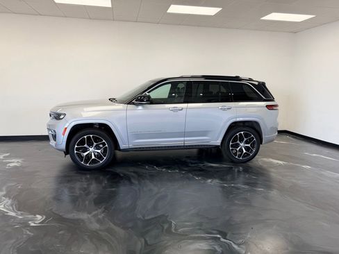 Used 2024 Jeep Grand Cherokee Summit AWD/4WD image 20