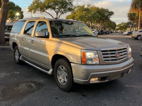 Used 2004 Cadillac Escalade ESV AWD image 21