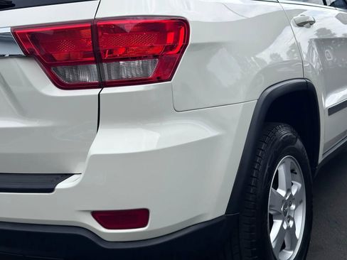 Used 2012 Jeep Grand Cherokee Laredo w/ Laredo E Group image 27