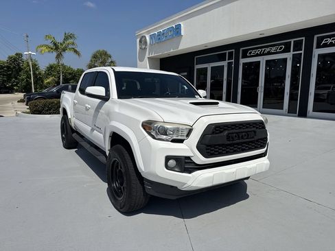 Used 2016 Toyota Tacoma TRD Sport w/ Towing Package RWD image 7