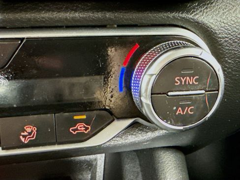 Used 2025 Nissan Sentra SV w/ All-Weather Package FWD image 17