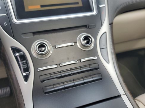 Used 2021 Lincoln Nautilus FWD image 17