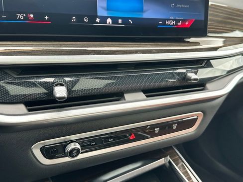 Used 2024 BMW X7 xDrive40i w/ Executive Package image 21