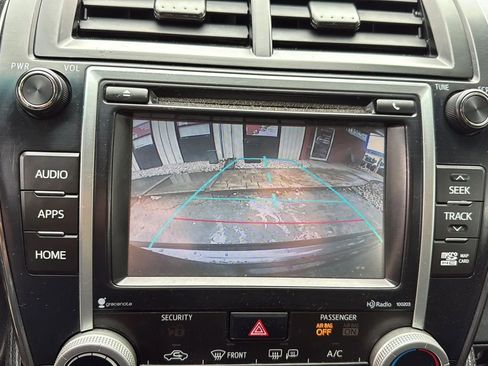Used 2014 Toyota Camry SE w/ Moonroof Package FWD image 32
