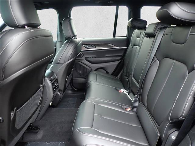 New 2027 Jeep Grand Cherokee Limited w/ Limited Altitude Package AWD/4WD image 10