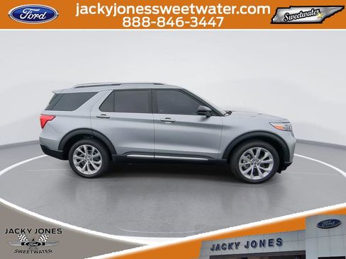 Certified 2023 Ford Explorer Platinum w/ Technology Package image 9