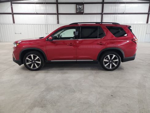 Used 2025 Honda Pilot Touring image 2