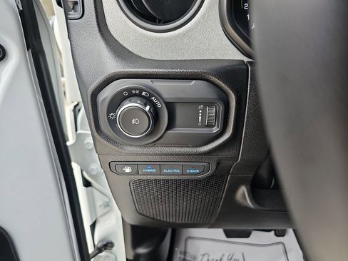 Used 2024 Jeep Wrangler Unlimited image 31