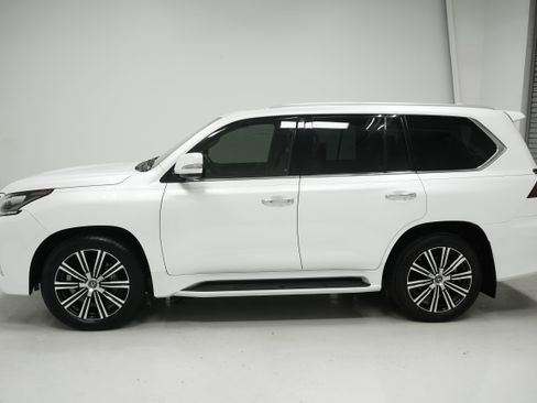 Used 2019 Lexus LX 570 4WD w/ Luxury Package image 7