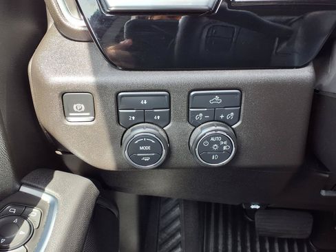 Used 2025 Chevrolet Silverado 2500 LT w/ Convenience Package AWD/4WD image 10