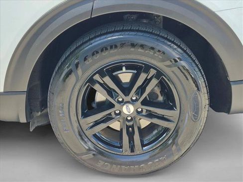 Used 2020 Ford Explorer XLT w/ Equipment Group 202A RWD image 21