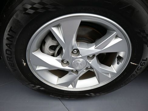 Used 2022 Hyundai Elantra SE w/ Cargo Package image 37