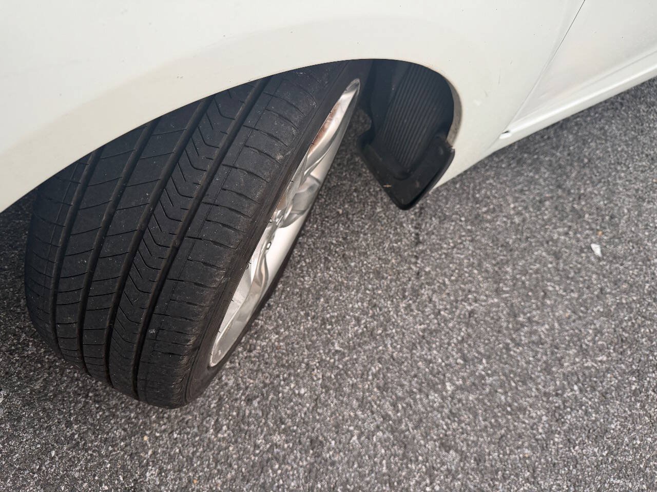 Used 2013 Hyundai Veloster FWD image 8
