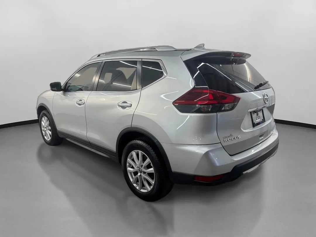 Used 2018 Nissan Rogue SV AWD/4WD image 7