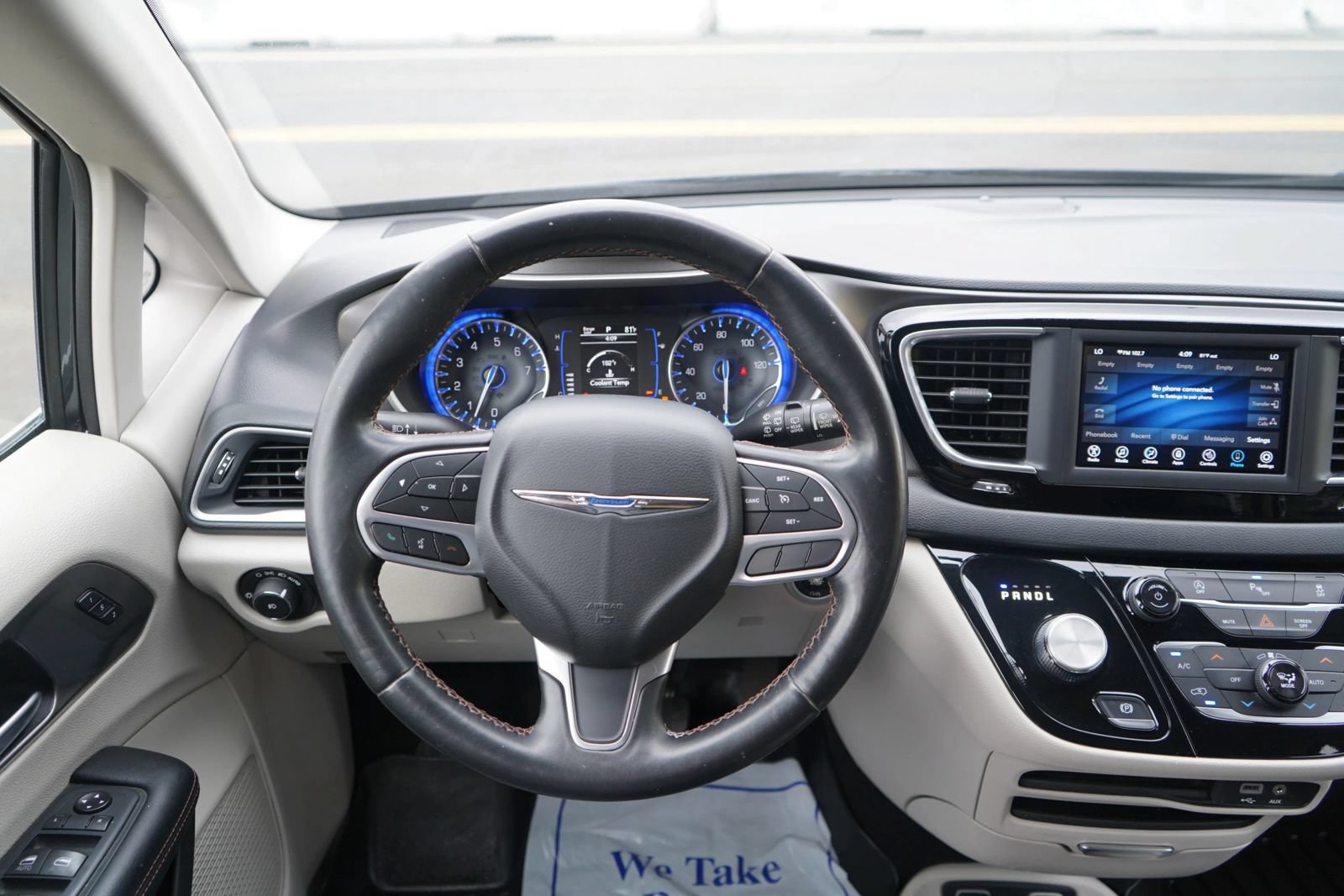 Used 2020 Chrysler Pacifica Touring-L FWD image 9