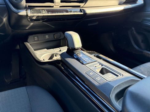 Used 2025 Toyota Prius LE image 39