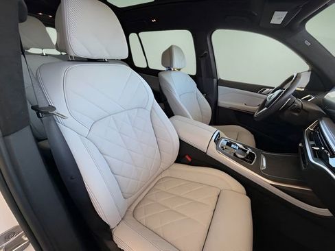 Used 2024 BMW X7 xDrive40i w/ M Sport Package image 46