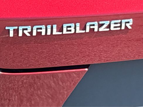 Used 2023 Chevrolet TrailBlazer LT FWD image 25