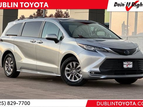 Certified 2023 Toyota Sienna XLE image 1