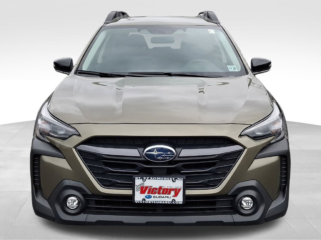 Used 2025 Subaru Outback Premium AWD/4WD image 2