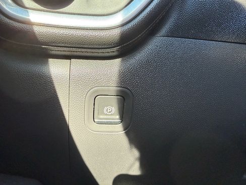 Used 2021 GMC Sierra 1500 AT4 w/ AT4 Value Package image 31