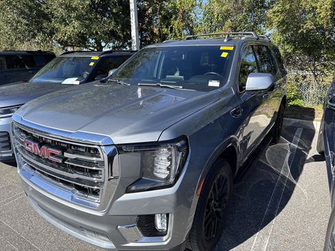 Used 2023 GMC Yukon SLT w/ SLT Luxury Package image 2