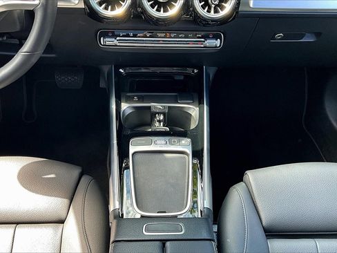 Used 2025 Mercedes-Benz GLB 250 4MATIC image 24