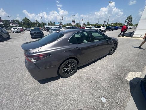 Used 2021 Toyota Camry SE FWD image 18