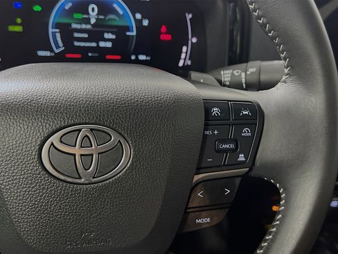 Used 2025 Toyota Camry SE FWD image 20