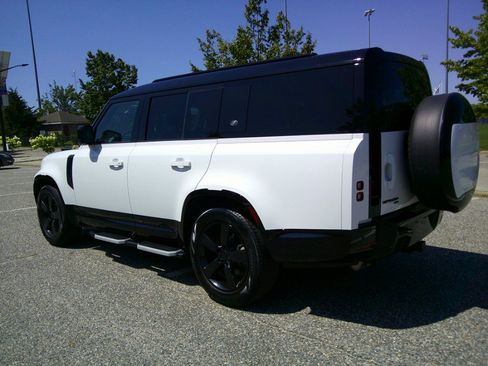 Used 2023 Land Rover Defender 130 X-Dynamic SE AWD/4WD image 38
