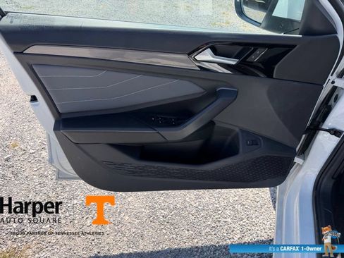 Used 2025 Volkswagen Jetta SEL FWD image 19