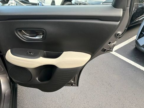 Used 2023 Honda HR-V LX image 12