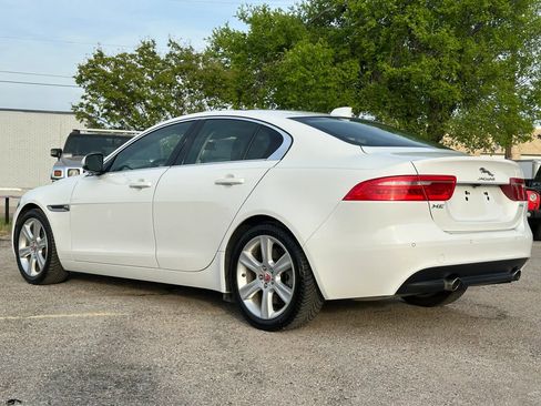 Used 2018 Jaguar XE Prestige image 4