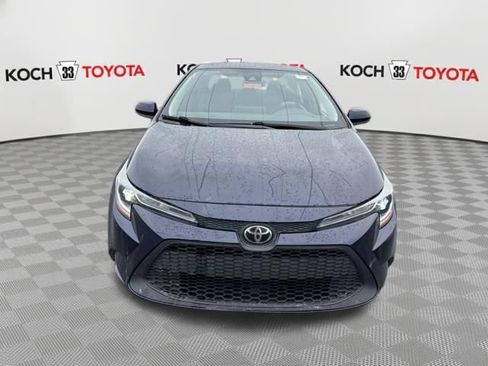 Used 2021 Toyota Corolla LE image 2