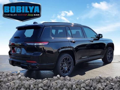 Used 2023 Jeep Grand Cherokee L Summit AWD/4WD image 3