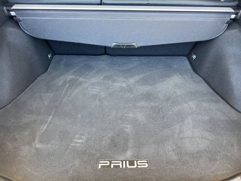 Used 2022 Toyota Prius LE FWD image 18