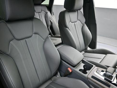 Used 2025 Audi Q5 2.0T Premium Plus w/ Premium Plus Package image 13