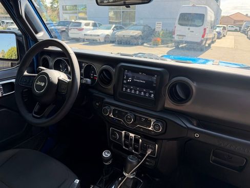 Used 2023 Jeep Wrangler Unlimited AWD/4WD image 17