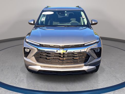 Used 2025 Chevrolet TrailBlazer LT AWD/4WD image 2